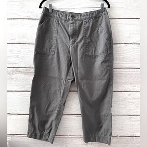 Woolrich Quarry Cropped Pants - Size 10
Classic Relaxed Business Casual Church